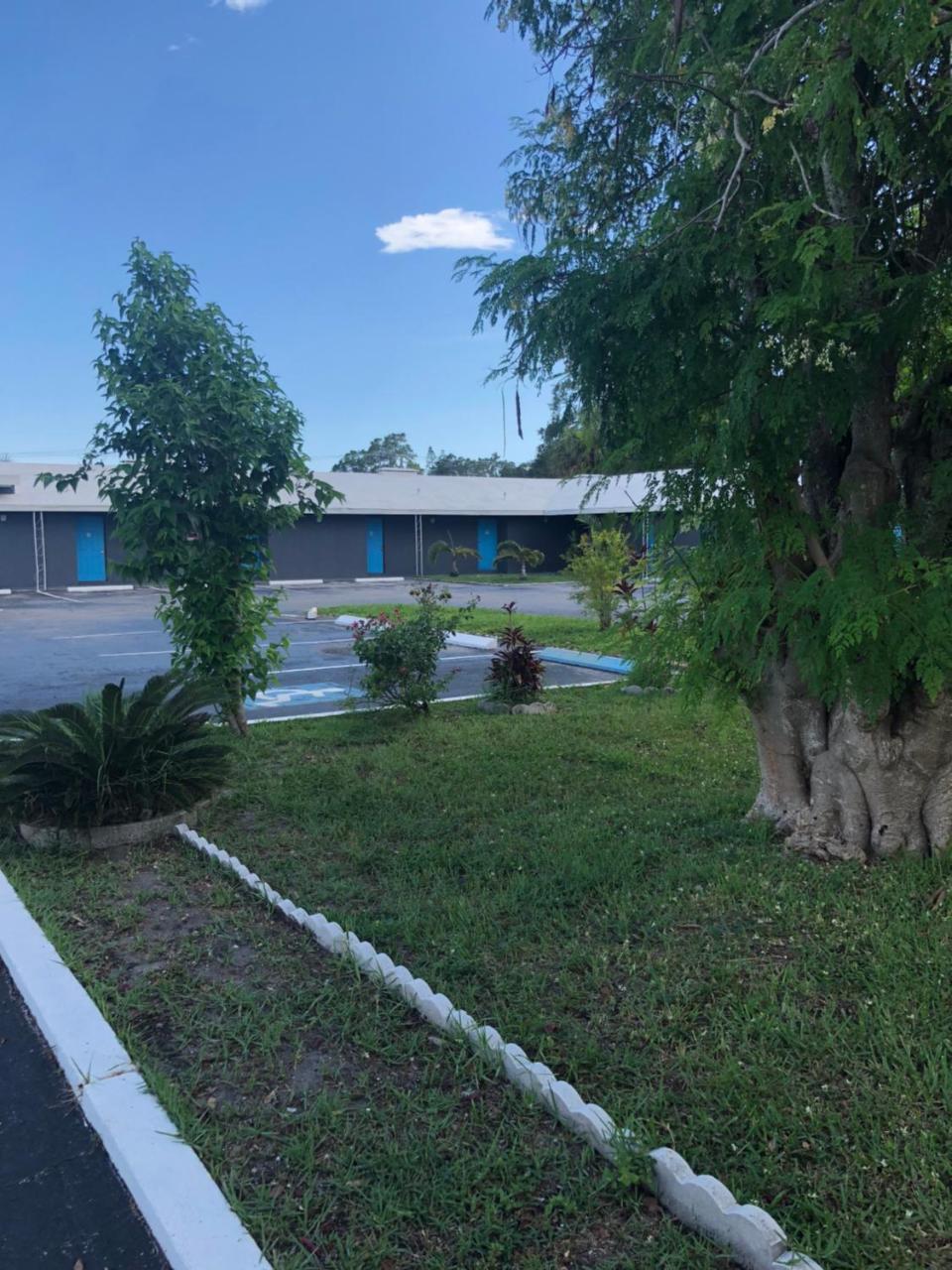 Bay Breeze Inn Bradenton Downtown Exterior foto
